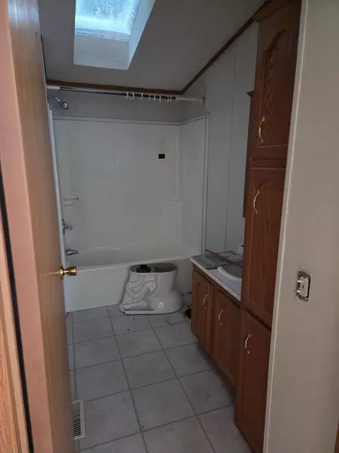 Bath - 7657 Front St NW, Walker, MN 56484 photo 3 of 4