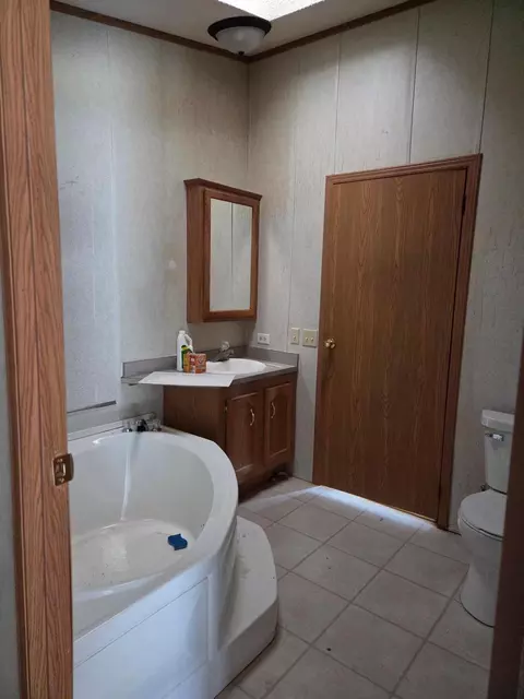 Bath - 7657 Front St NW, Walker, MN 56484 photo 4 of 4