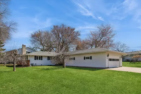 2201 Tamarack Ln, Burnsville, MN 55337