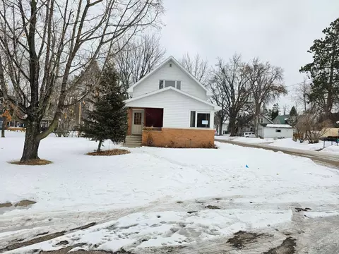 400 2nd St SW, Braham, MN 55006