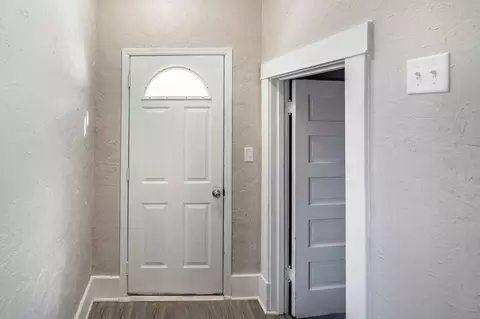 Entry Way - 231 E Snelling Ave, Appleton, MN 56208 photo 1 of 2