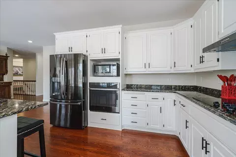 Kitchen - 12446 190th St, Milaca, MN 56353 photo 4 of 5