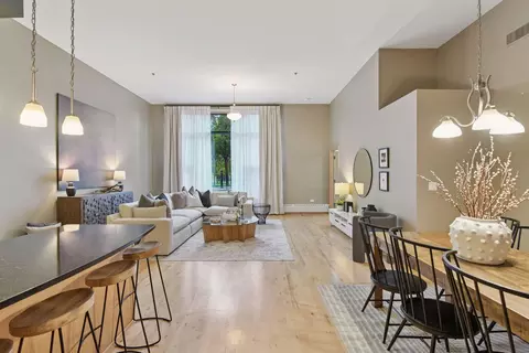 215 10th Ave S #114, Minneapolis, MN 55415