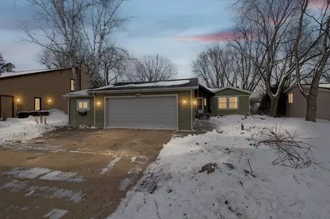 110136 Stanford Cir, Chaska, MN 55318