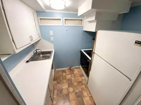 Kitchen - 2316 W 97th St, Bloomington, MN 55431 photo 4 of 4