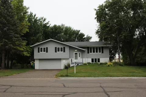 5705 Phoenix St, Golden Valley, MN 55422