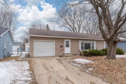 123 Knollcrest Dr, Mankato, MN 56001