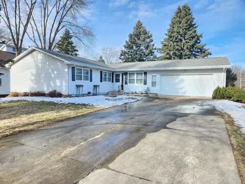 105 E Hawthorne St, Albert Lea, MN 56007