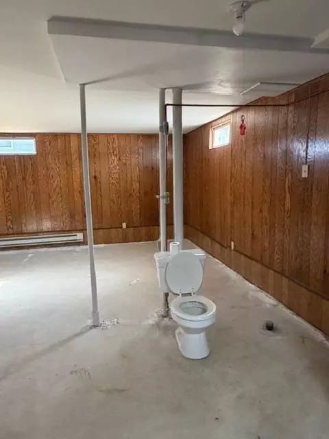 Bath - 1306 Lenham Ave SE, Cooperstown, ND 58425 photo 2 of 2