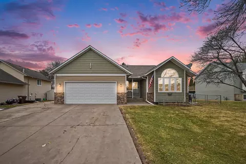 8068 Jody Ave S, Cottage Grove, MN 55016