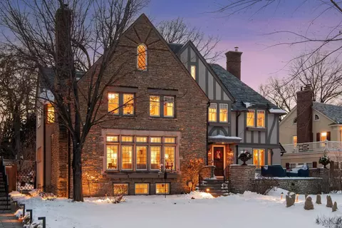 2116 W Lake Of The Isles Pkwy, Minneapolis, MN 55405