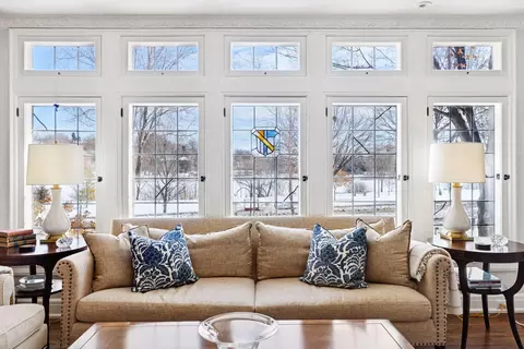 2116 W Lake Of The Isles Pkwy, Minneapolis, MN 55405