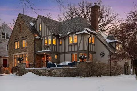 2116 W Lake Of The Isles Pkwy, Minneapolis, MN 55405