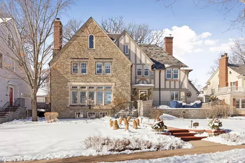 2116 W Lake Of The Isles Pkwy, Minneapolis, MN 55405