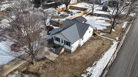 View/Area - 305 N Wabasha, Plainview, MN 55964 photo 1 of 7