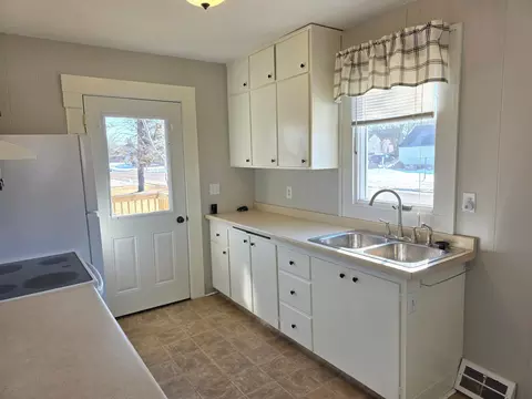 Kitchen - 305 N Wabasha, Plainview, MN 55964 photo 3 of 4