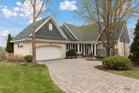 1360 Skyline Dr, Golden Valley, MN 55422