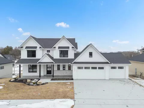 2643 Timber Oaks Rd SW, Rochester, MN 55902