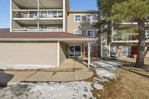 7600 157th St W #106, Apple Valley, MN 55124