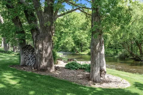 1595 River Shore Dr, Hastings, MN 55033