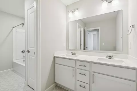 Bath - 4860 Avery Ct, Eagan, MN 55123 photo 4 of 5