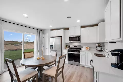 13728 Kaylemore Trl, Rosemount, MN 55068
