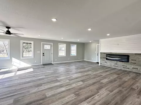 Living - 501 Maple Ln, Spring Valley, MN 55975 photo 2 of 3