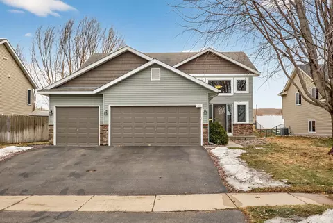 216 Arabian Ave W, Shakopee, MN 55379
