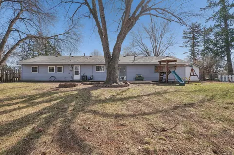 Exterior - 8704 Crest Rd, Bloomington, MN 55425 photo 4 of 6