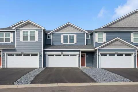 5483 Fall Meadow Trl, North Branch, MN 55056