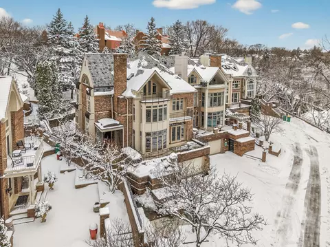 112 Groveland Ter, Minneapolis, MN 55403