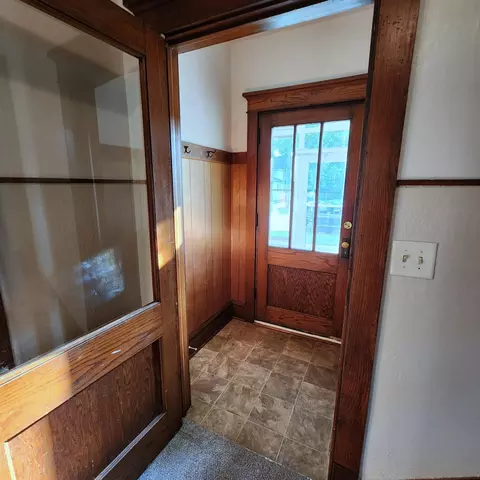 Entry Way - 405 Ann St, Willmar, MN 56201 photo 1 of 2