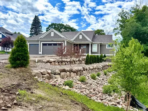 13728 Enfield Ave, Hugo, MN 55038