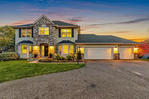 1883 Lochaven Dr, Woodbury, MN 55125