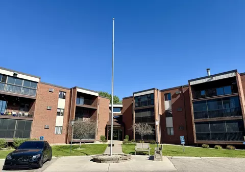 1800 Riverwood Dr #318, Burnsville, MN 55337
