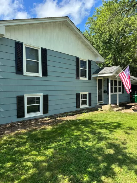 4617 Southmore Dr, Bloomington, MN 55437