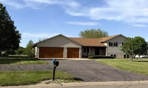 102 Meadowview St, Marshall, MN 56258