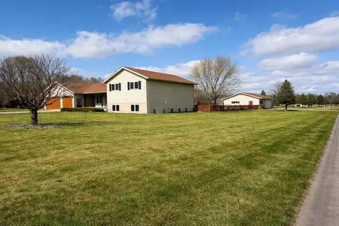 102 Meadowview St, Marshall, MN 56258