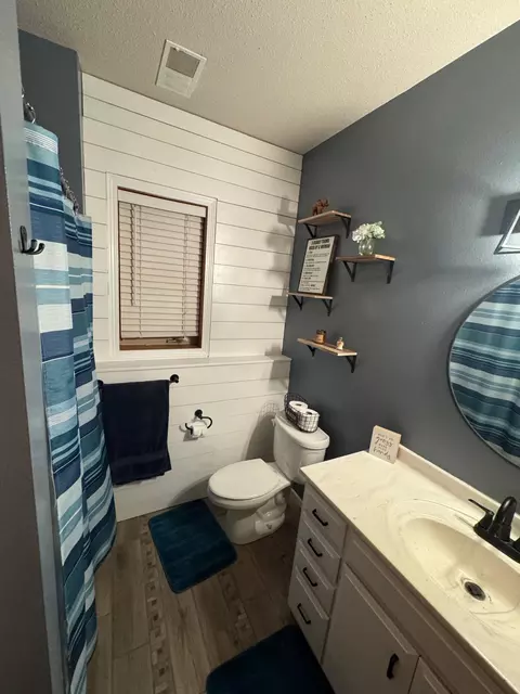 Bath - 102 Meadowview St, Marshall, MN 56258 photo 5 of 5