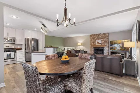 5420 Spring Ln, Minnetonka, MN 55345 photo 2