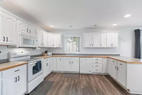 Kitchen - 3102 8th Ave NW, Faribault, MN 55021 photo 1 of 4