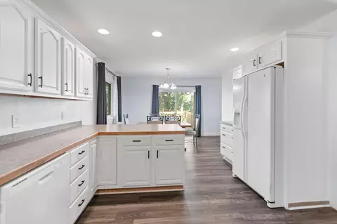 Kitchen - 3102 8th Ave NW, Faribault, MN 55021 photo 3 of 4
