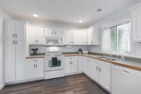 Kitchen - 3102 8th Ave NW, Faribault, MN 55021 photo 2 of 4