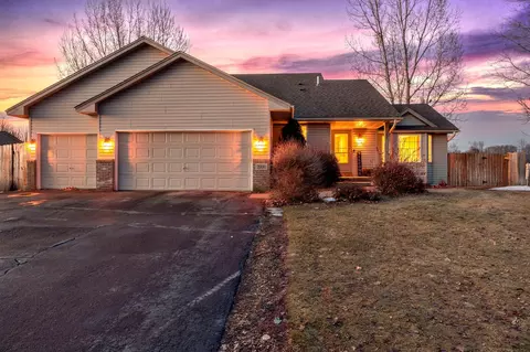 2200 Bridgewater Blvd S, Cambridge, MN 55008