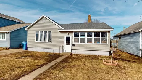 1022 W 2nd St, Winona, MN 55987
