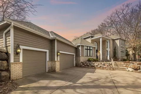 14704 White Oak Dr, Burnsville, MN 55337
