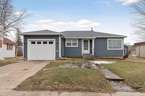 118 Hiawatha Dr E, Wabasha, MN 55981