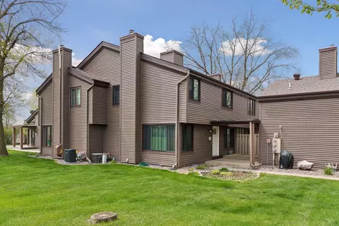 112704 Hundertmark Rd, Chaska, MN 55318