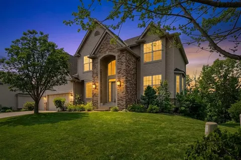 6340 Highland Hills Blvd S, Cottage Grove, MN 55016