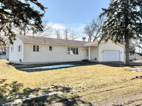 54067 267th St, Lansing, MN 55950
